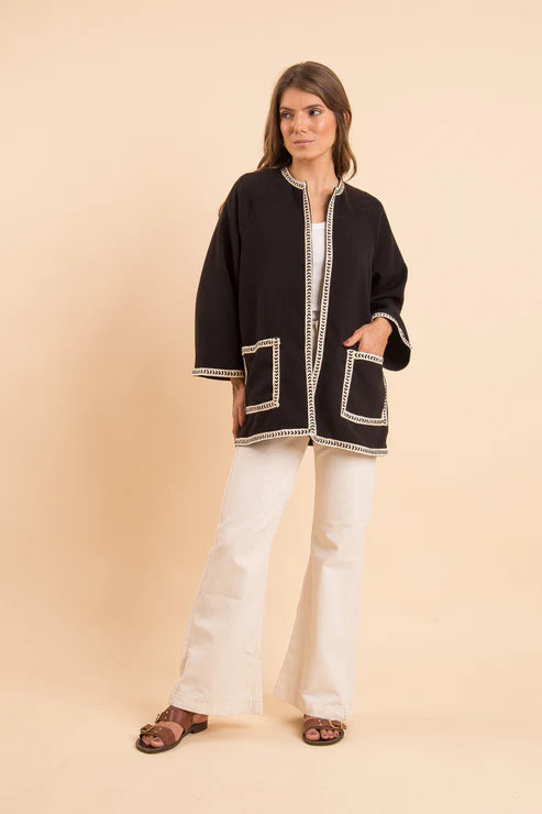 Black embroider manteau