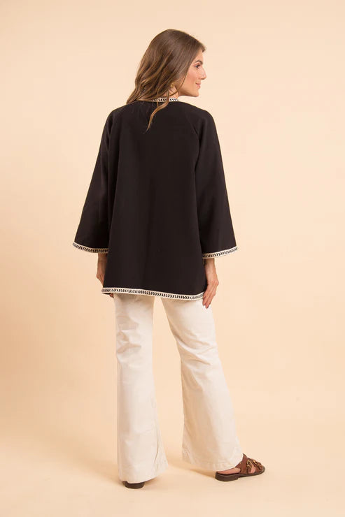 Black embroider manteau
