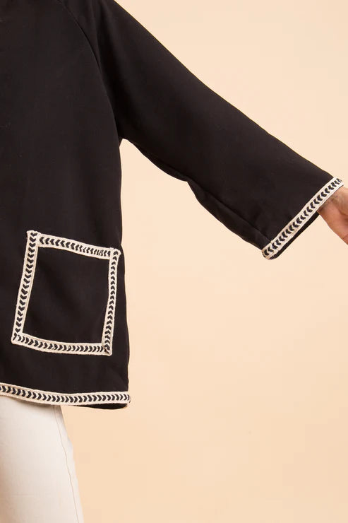 Black embroider manteau